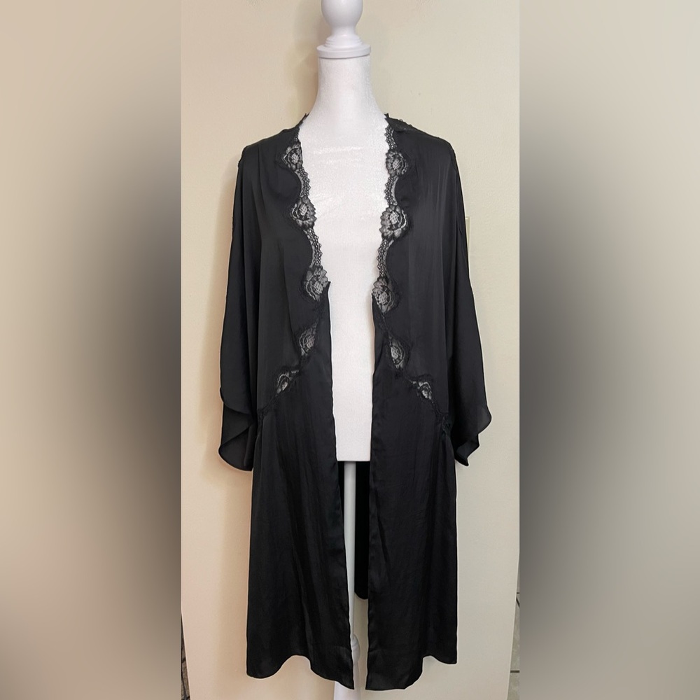 Victoria’s Secret Satin Crochet Lace-Trim Kimono Robes Cover-Up. size XS/S. NWT - Picture 3 of 17